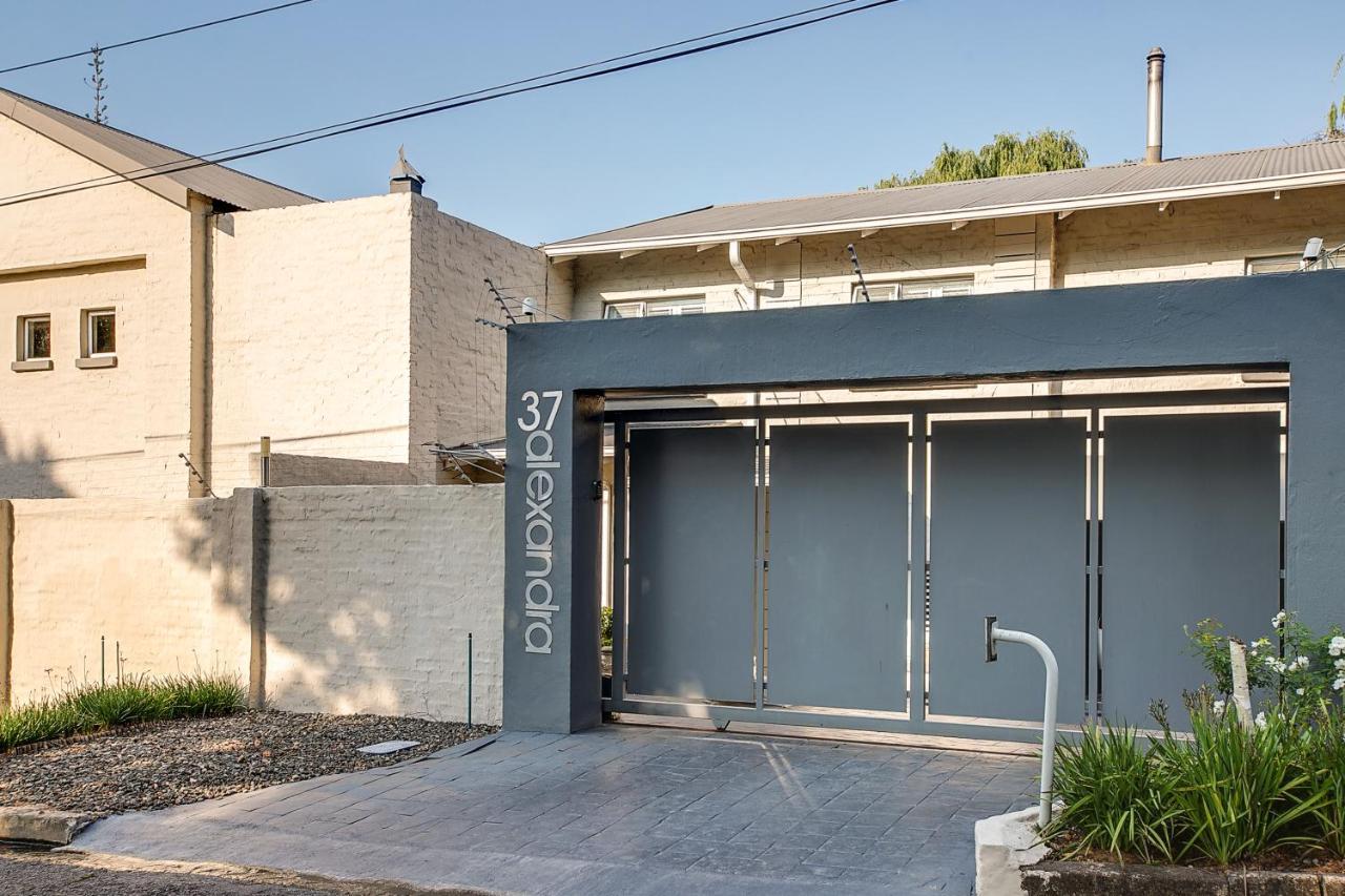 37 Alexandra Avenue, Self Catering Executive Apartment No Load Shedding And Water Outages 约翰内斯堡 外观 照片